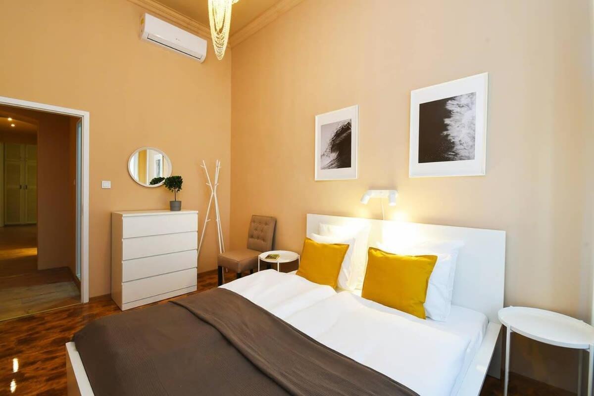 Very Central Very Spacious New Home Budapest Exteriör bild